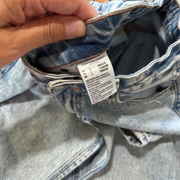 American eagle mom straight Jean distressed size 2 regular - Picture 3 of 5
